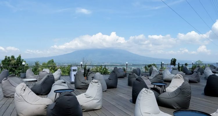 Jauh dari Keramaian ! Berikut 4 Rekomendasi Cafe View Gunung Salak Yang Wajib Dikunjungi