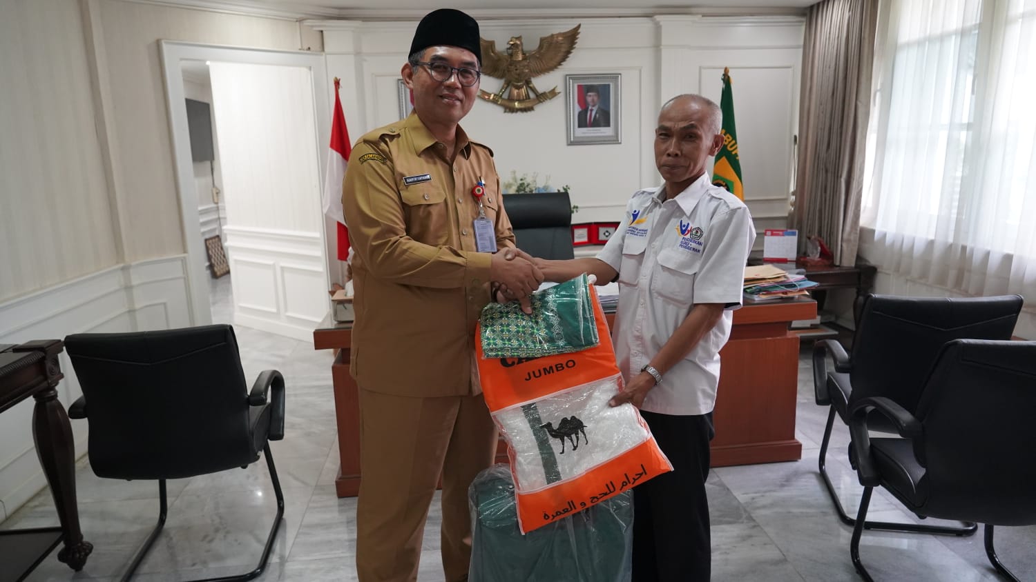 Pemkab Bogor Dorong Penduduk Inklusif, Guru SLB Dapat Hadiah Umroh