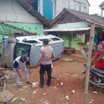 Mobil Grand Max Hantam Rumah Warga, Seorang Nenek Tewas Tertimpa