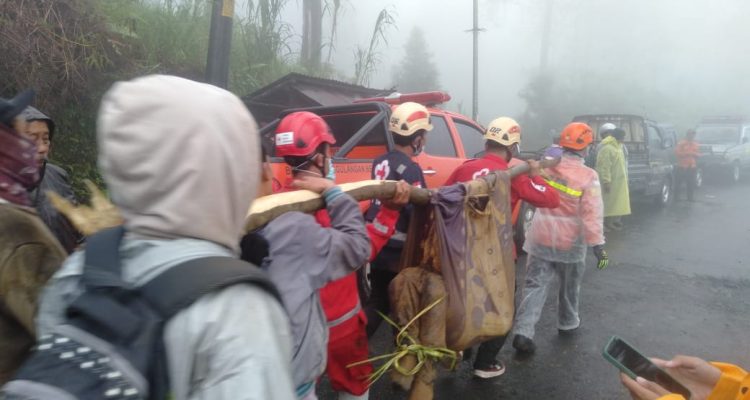 Longsor di Pekalongan, 16 Tewas, Rumah dan Jembatan Hancur