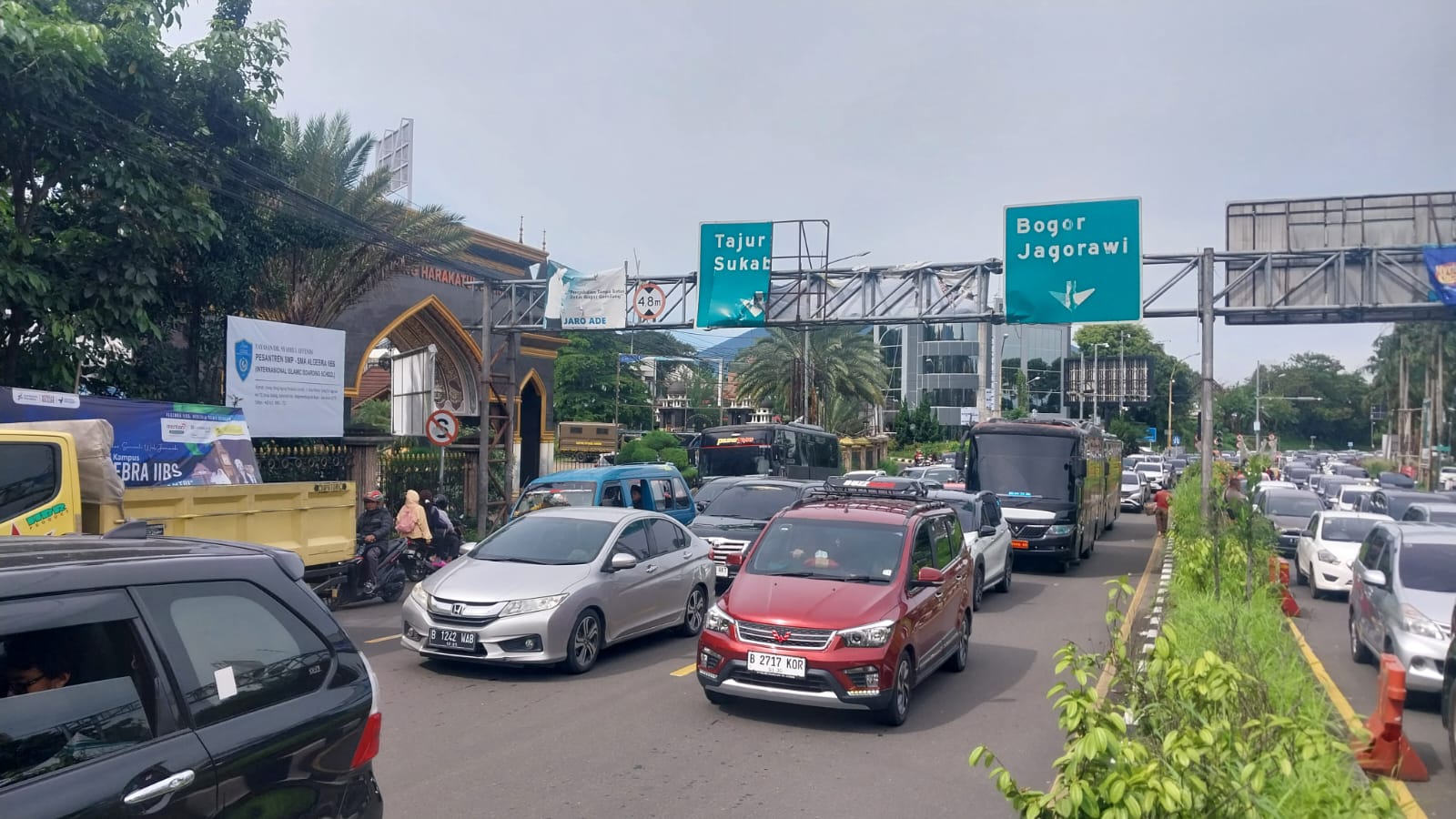Libur Panjang Isra Miraj, 20 Ribu Kendaraan Melintas di Jalur Puncak