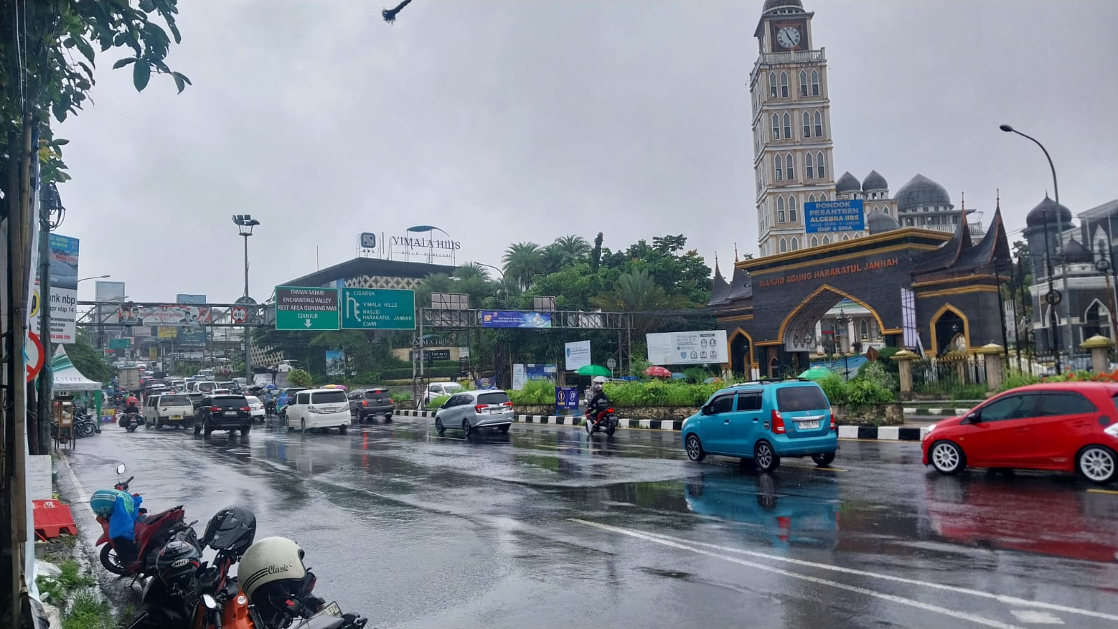 Jalur Puncak Diguyur Hujan, Arus Lalin Normal Dua Arah