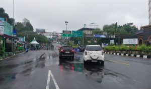 Libur Imlek : Jalur Puncak Hujan, Lalu Lintas Lancar