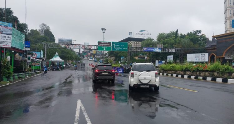 Libur Imlek : Jalur Puncak Hujan, Lalu Lintas Lancar
