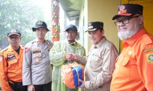 Pj Bupati Bogor Janji akan Perbaiki Rumah Terdampak Banjir di Cisarua