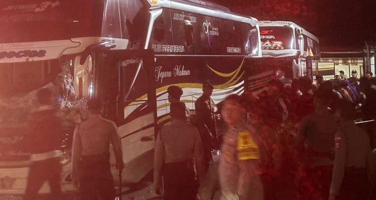 Begini Kronologi Bentrokan Suporter Persita dan PSIS di Tol Jagorawi