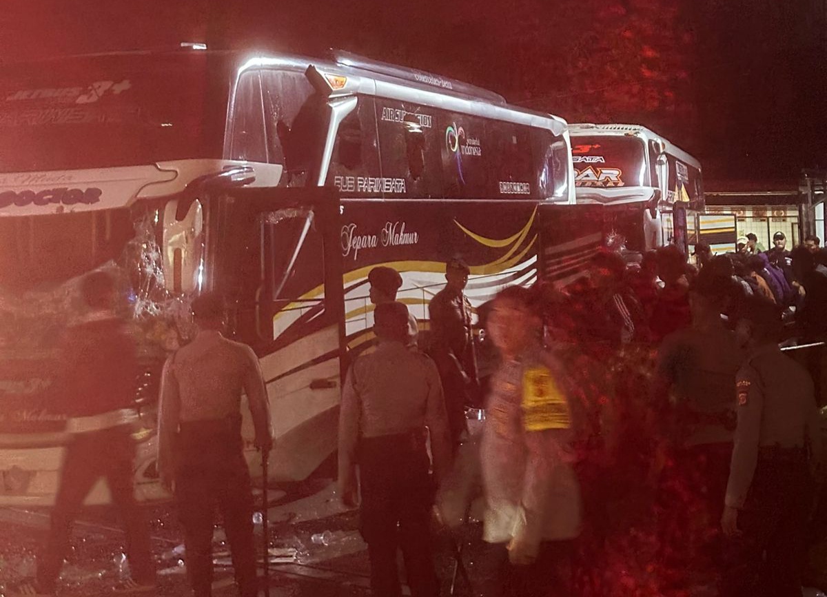 Begini Kronologi Bentrokan Suporter Persita dan PSIS di Tol Jagorawi