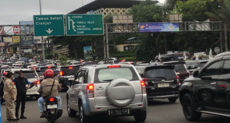 Polisi Bakal Terapkan Gage dan One Way di Jalur Puncak saat long Weekend Pekan Ini