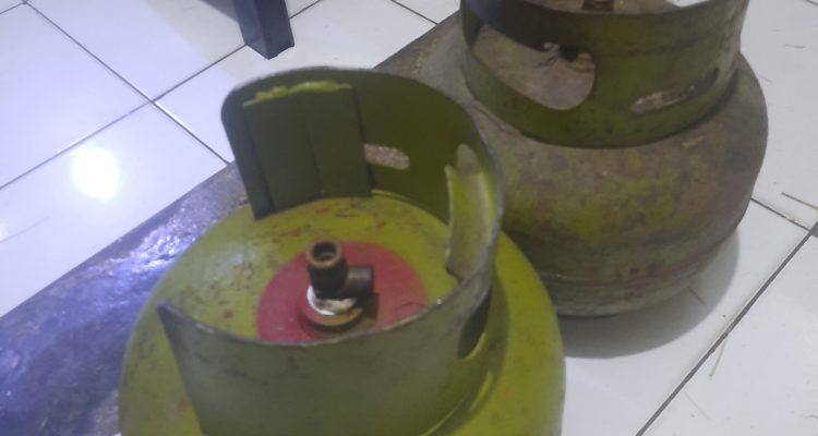 Aksi Heroik Emak-Emak Gagalkan Pencuri Tabung Gas