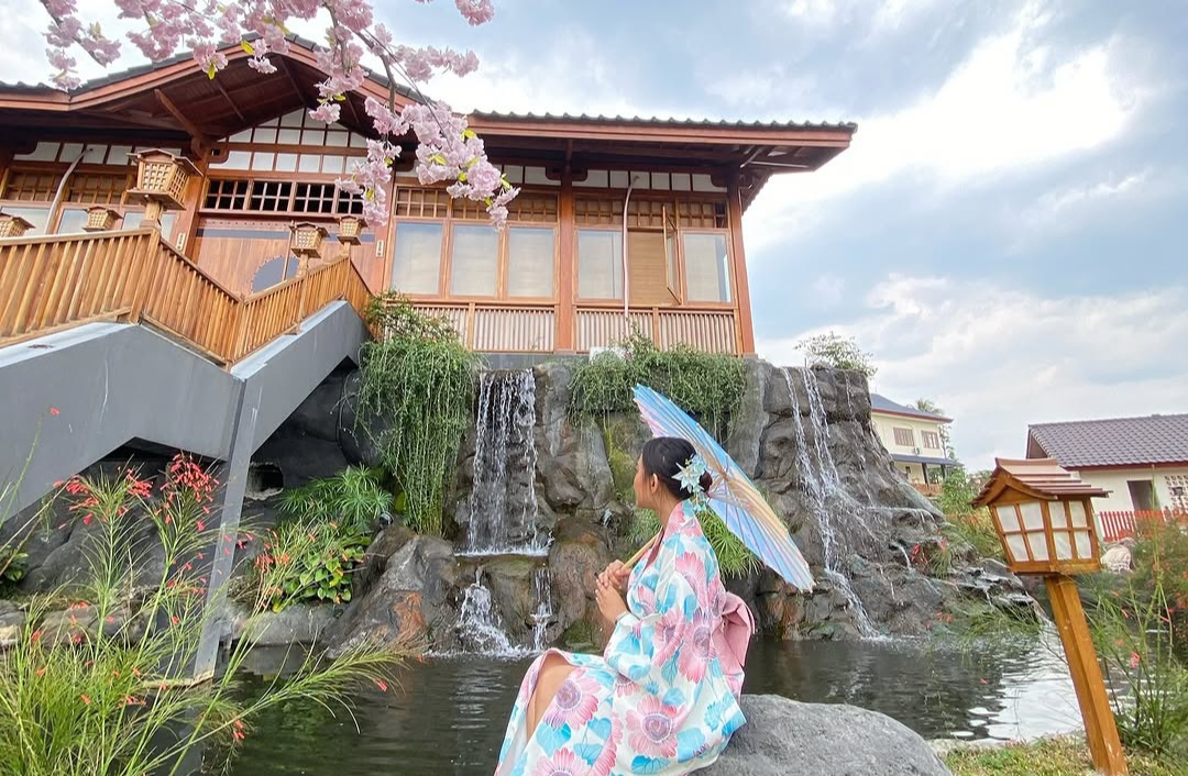 Tak Perlu ke Jepang, Nikmati Sensi Liburan Menarik Nuasa Negri Sakura di Aki Koe-En Bogor