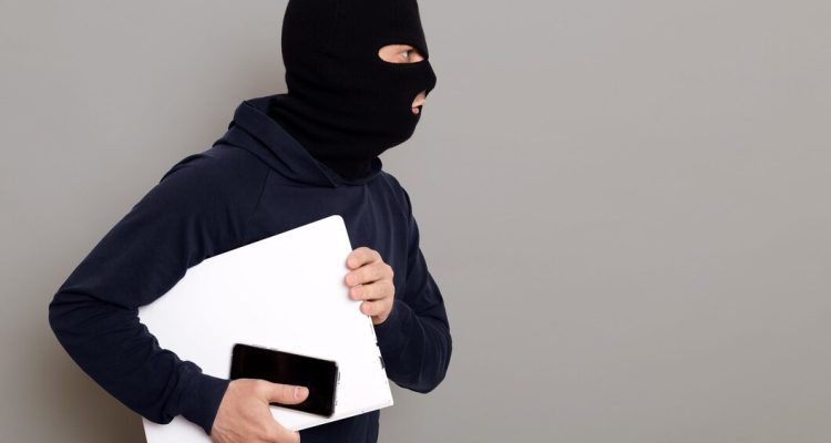 Apes ! Maling Laptop Mahasiswa Unpak Ketangkep