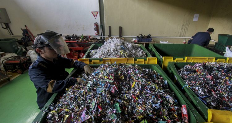 Upcycling Mekarwangi Rubah Sampah Jadi Produk Bernilai Ekonomi