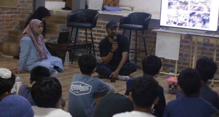 PFI Bogor Goes To School, Beri Bekal Fotografi untuk Siswa SMP Sekolah Alam Bogor