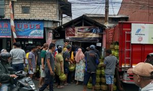 Gas Elpiji 3 KG Langka : Warga Bogor Harus Antri, Pangkalan Kewalahan