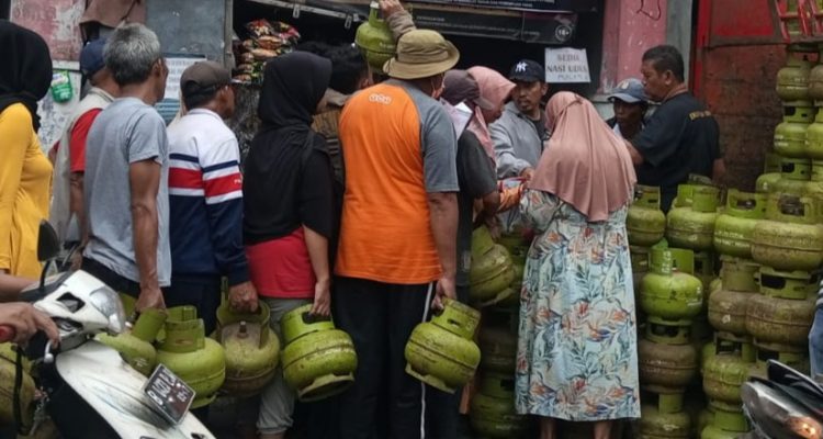 Prabowo Instruksikan Mentri ESDM Izinkan Pengecer Jual Gas LPG 3 KG Kembali Mulai Hari Ini