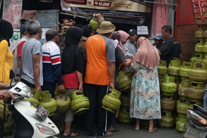 Prabowo Instruksikan Mentri ESDM Izinkan Pengecer Jual Gas LPG 3 KG Kembali Mulai Hari Ini