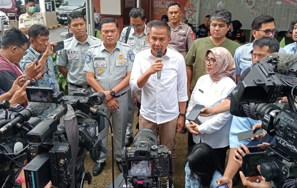 PJ Gubernur Jawa Barat Kunjungi Korban Tabrakan Beruntun Tol Ciawi