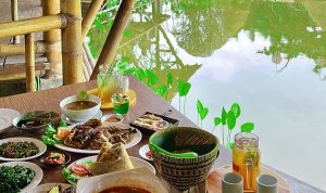 Cicipi Lezatnya Masakan Sunda di Saung Apung Cileungsi