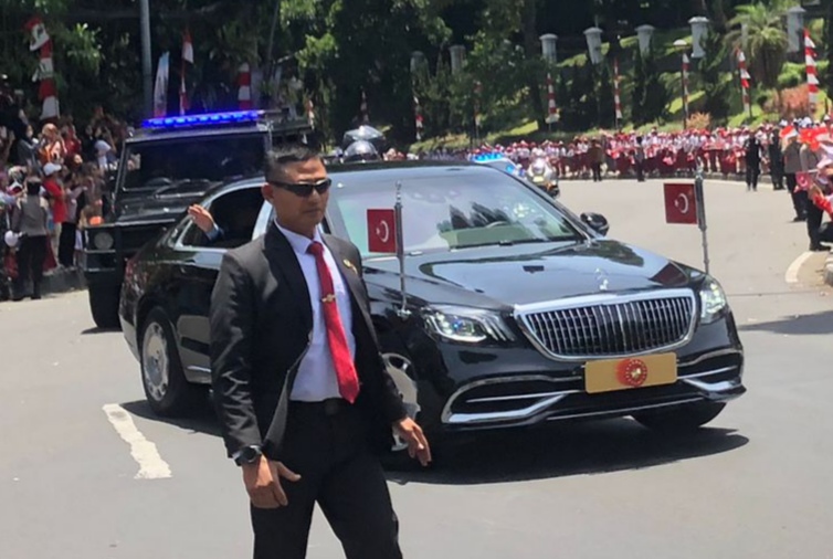 Tiba di Istana Bogor, Presiden Turki Tayyip Erdogan Disambut Meriam dan Pasukan Kuda