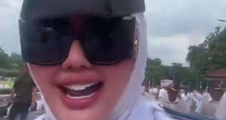 Viral Kades ! di Kabupaten Bogor "Geli " saat Terima Nasi Bungkus
