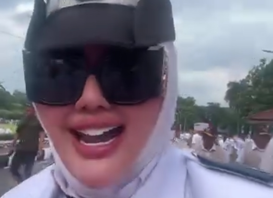 Viral Kades ! di Kabupaten Bogor "Geli " saat Terima Nasi Bungkus