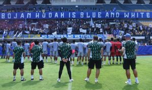 Ribuan Bobotoh Beri Semangat di Latihan Persib : Dukungan Membara Jelang Derbi Lawan Persija