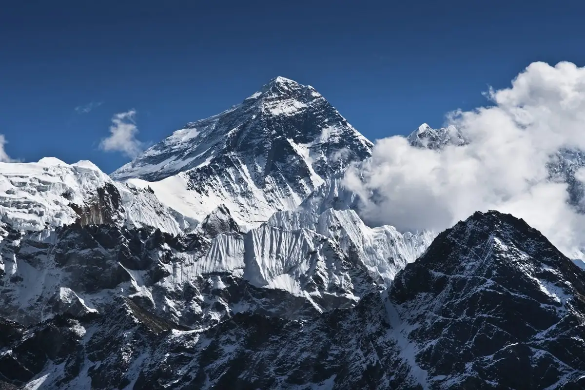 Fakta Menarik Puncak Jaya Piramida Carstensz di Pegunungan Jayawijaya