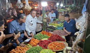 Bupati Bogor Pantau Ketersediaan Bahan Pokok di Pasar Cibinong, Pastikan Stok Aman hingga Lebaran