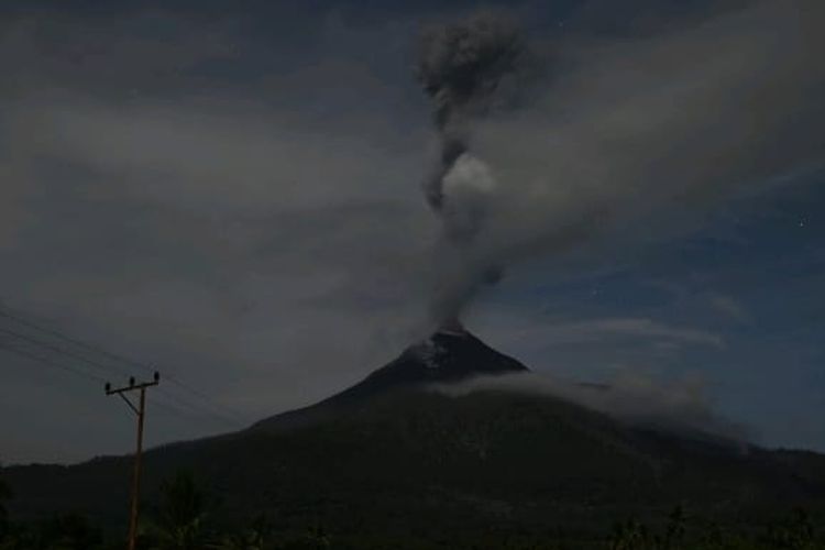 Gunung Lewotobi Laki-laki NTT Menunjukkan Aktivitas Vulkanik Lagi