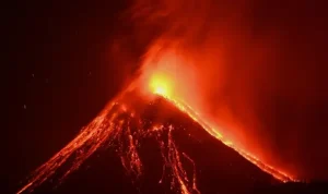 Gunung Lewotobi Laki-Laki NTT Mengalami Erupsi