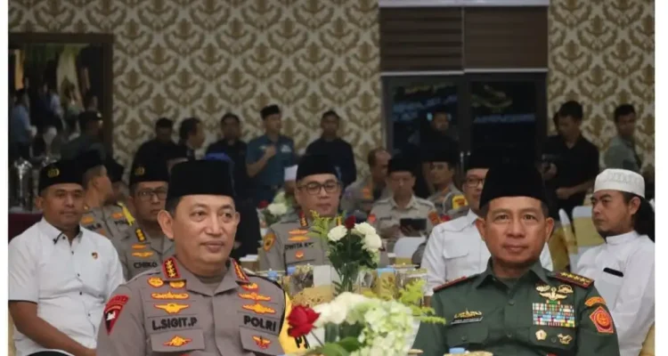 Kapolri Adakan Acara Buka Puasa Bersama Kementerian dan TNI