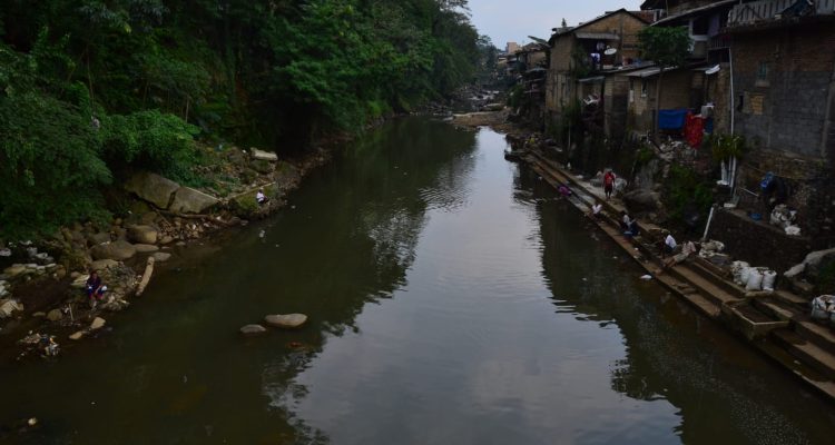 Tanah di Bantaran Sungai Diklaim Negara