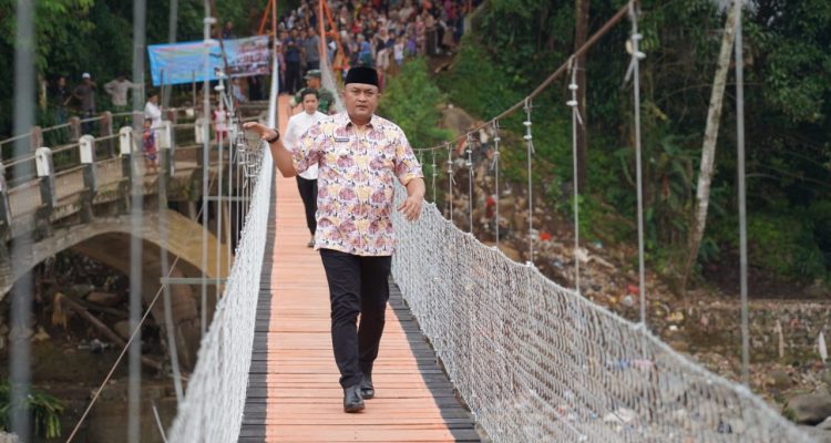 Bupati Rudy Susmanto Resmikan Jembatan Rawayan di Kecamatan Megamendung