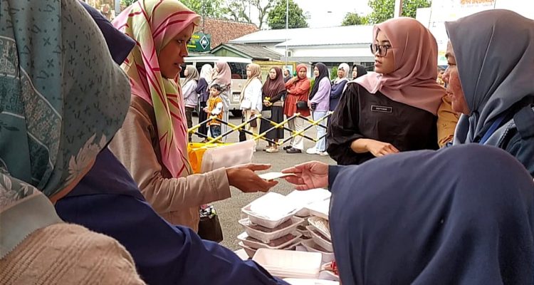 Gerakan Pangan Murah di Kecamatan Cisarua Diserbu Warga, Beras Ludes dalam Hitungan Jam