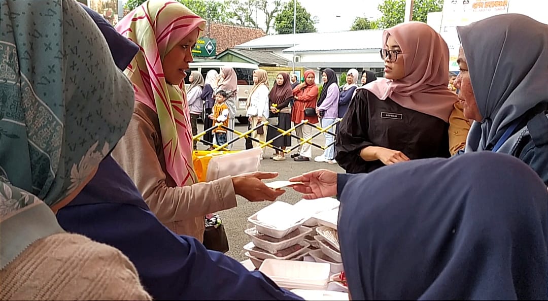Gerakan Pangan Murah di Kecamatan Cisarua Diserbu Warga, Beras Ludes dalam Hitungan Jam