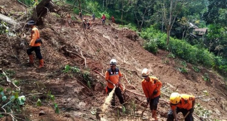 Banjir Bandang Sukabumi, BNPB : 5 Orang Meninggal, 4 dalam Pencarian