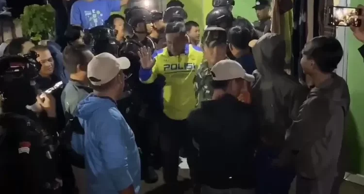 Sepasang Kekasih Digerebek Warga Usai Lakukan Tindakan Mesum di Bogor