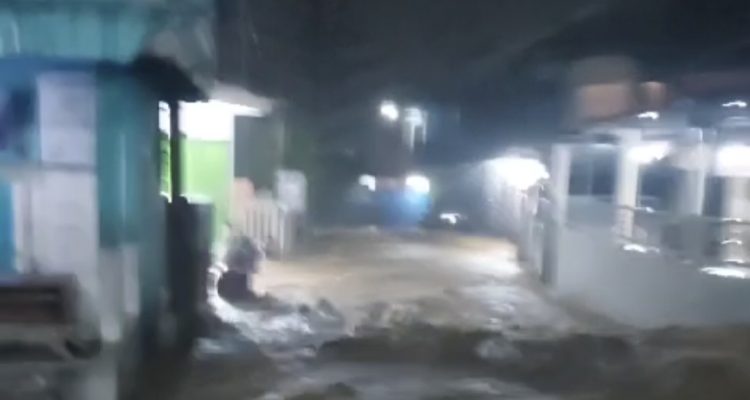 Akibat Hujan Deras, Kampung Pensiunan Puncak Banjir