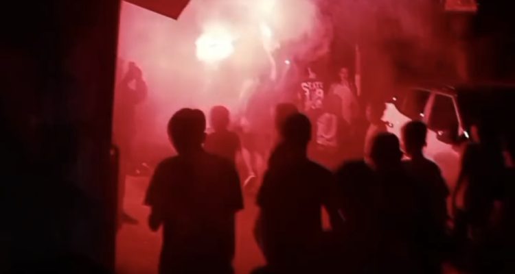Warga Mawar Sindang Sari Bangunkan Sahur dengan Meriah hingga nyalakan Petasan