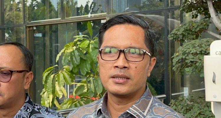 Febri Diansyah Dipanggil KPK Sebagai Saksi Kasus Suap Harun Masiku