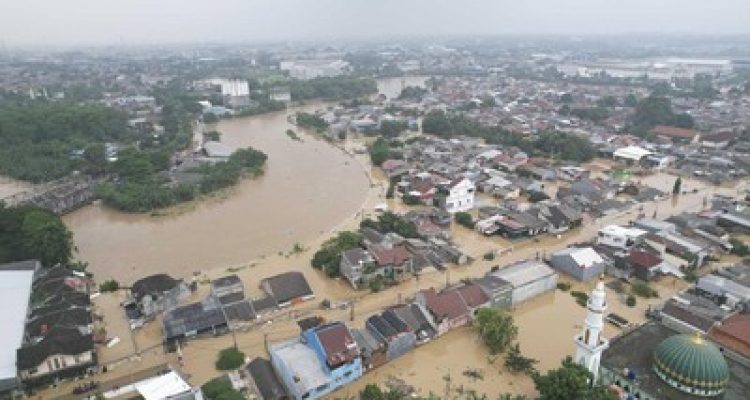 Banjir Kiriman Bogor, Sejumlah Jalanan Lumpuh di Bekasi