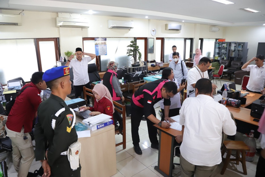 Kejati Jatim Geledah Kantor Dinas Pendidikan Atas Kasus Korupsi Dana Hibah 65 M