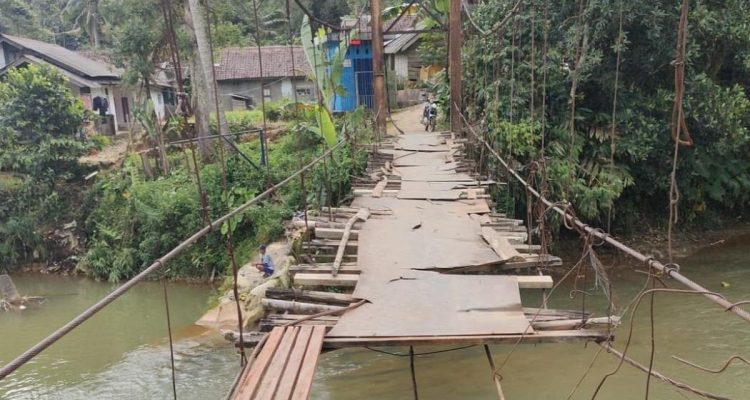 Jembatan Gantung Desa Citorel Kidul Alami Kerusakan, Pemprov Banten Segera Lakukan Perbaikan