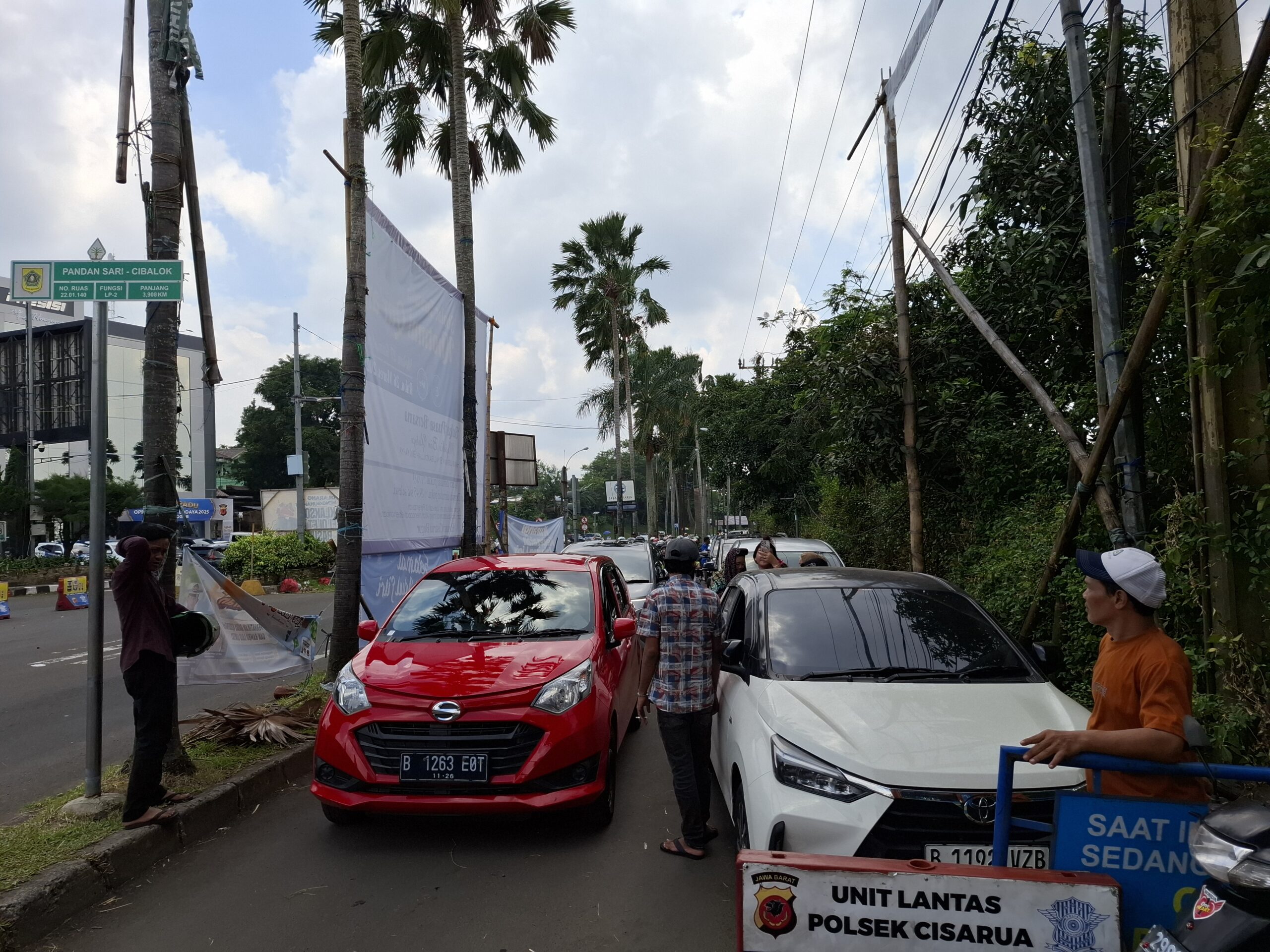 Macet Hingga Pasar Cipanas Cianjur, Polisi Terapkan One Way Arah Jakarta