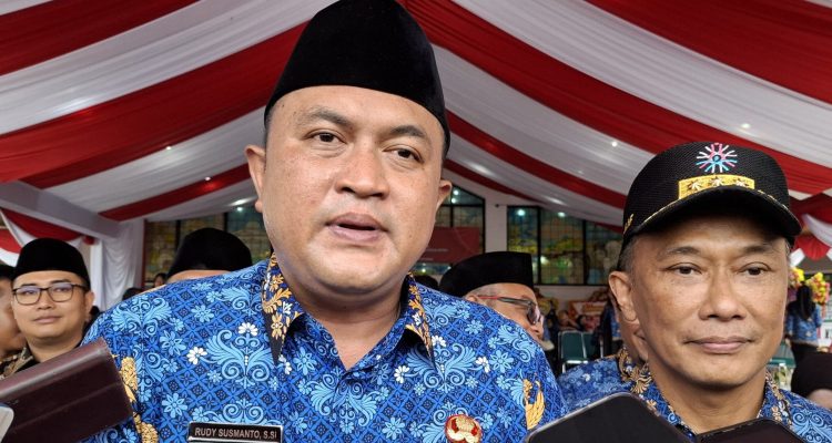 Bupati Bogor Bakal Bangun Jembatan Rawayan, Usai Pelajar Melintas Sungai Tanpa Jembatan di Kecamatan Dramaga