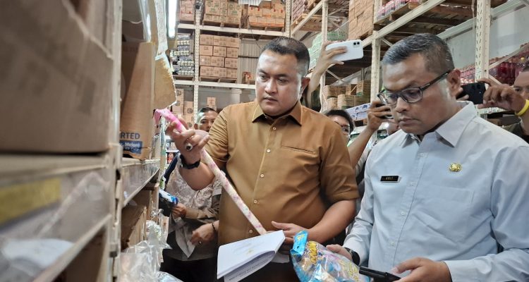 Bupati Bogor Rudy Susmanto Sidak ke Supermarket, Pastikan Tidak Ada Produk Mengandung Babi