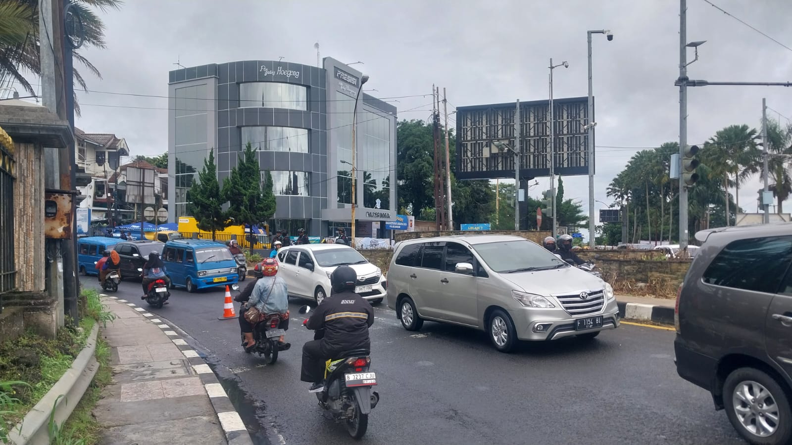 Angkot Masih Beroperasi di Jalur Puncak, Sopir : Saya Gak Dapat Kompensasi