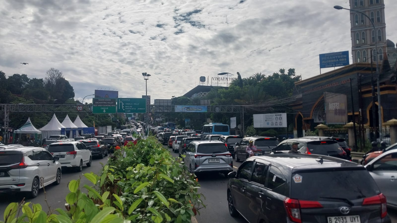 10 Ribu Kendaran Melintas di Jalur Puncak Pagi ini.