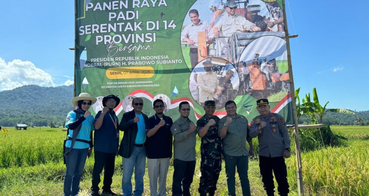 Yayasan Bhakti Bela Negara Ikut Panen Raya Bareng Presiden : Kembangkan Tamanan Padi Secara Organik