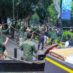 Reklame Tak Berizin di Jalan Pajajaran Dibongkar Pemkot Bogor